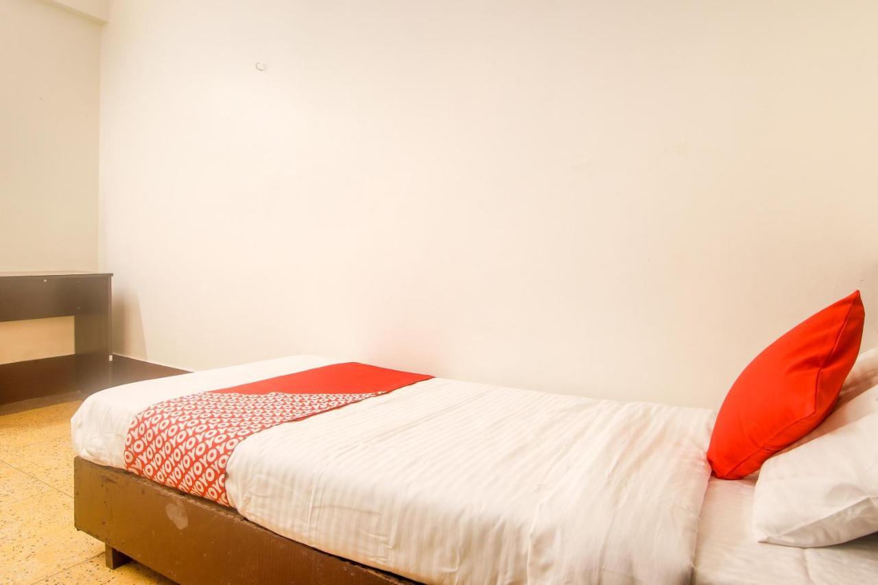 Oyo Indiraj Hotel Guwahati Eksteriør billede